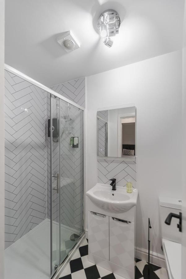 Deluxe Studio Apartments Дербі Номер фото