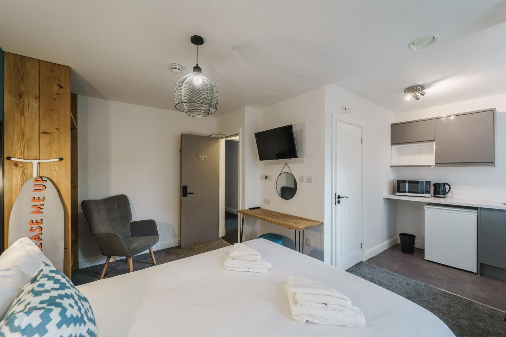 Deluxe Studio Apartments Дербі Номер фото