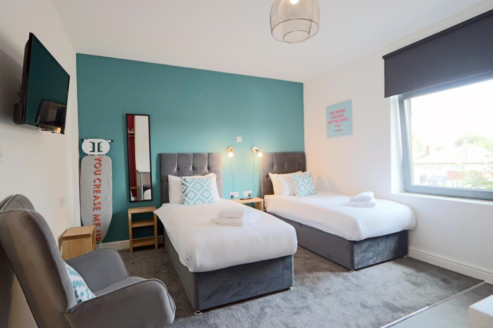 Deluxe Studio Apartments Дербі Номер фото