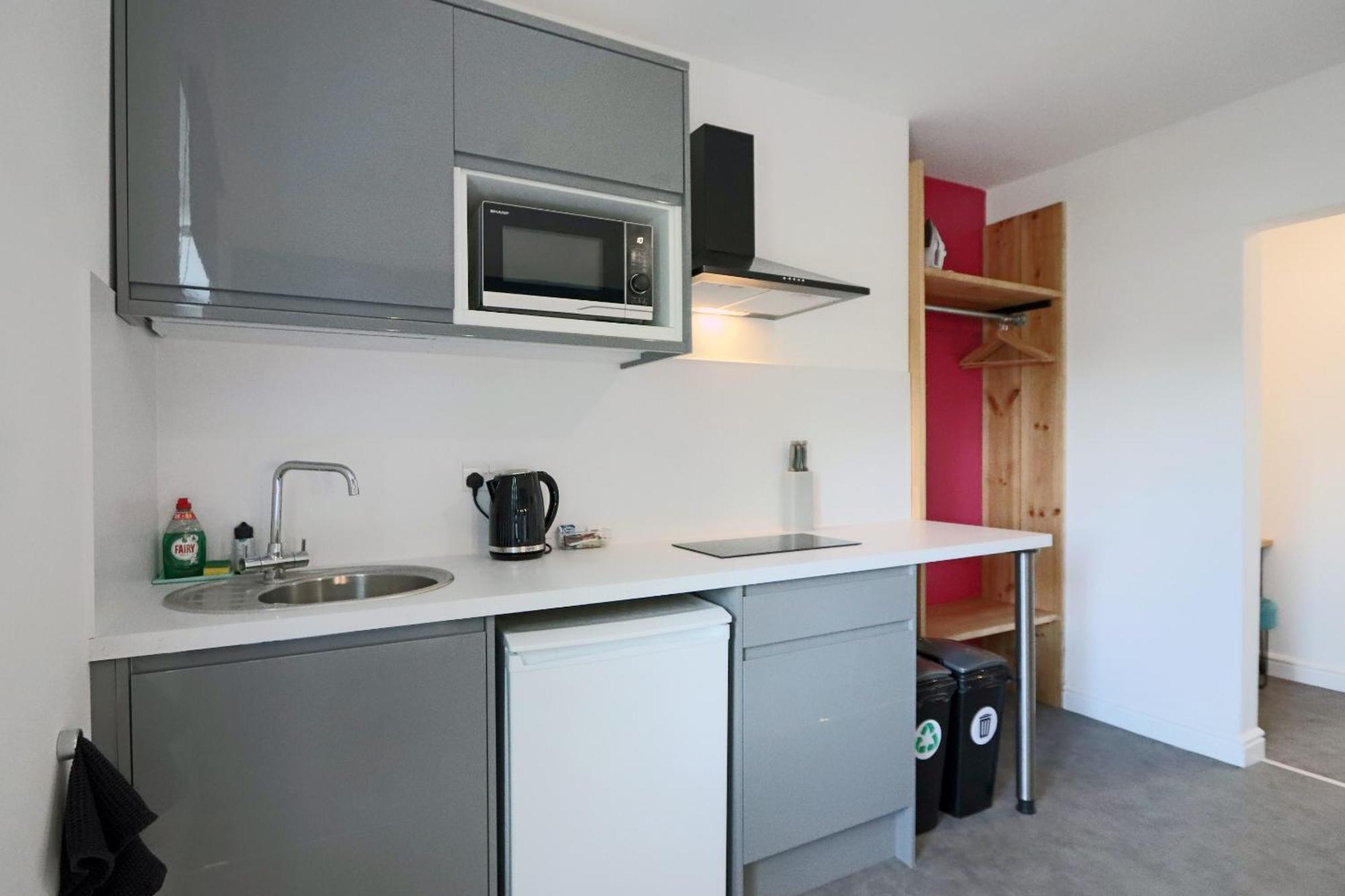 Deluxe Studio Apartments Дербі Номер фото