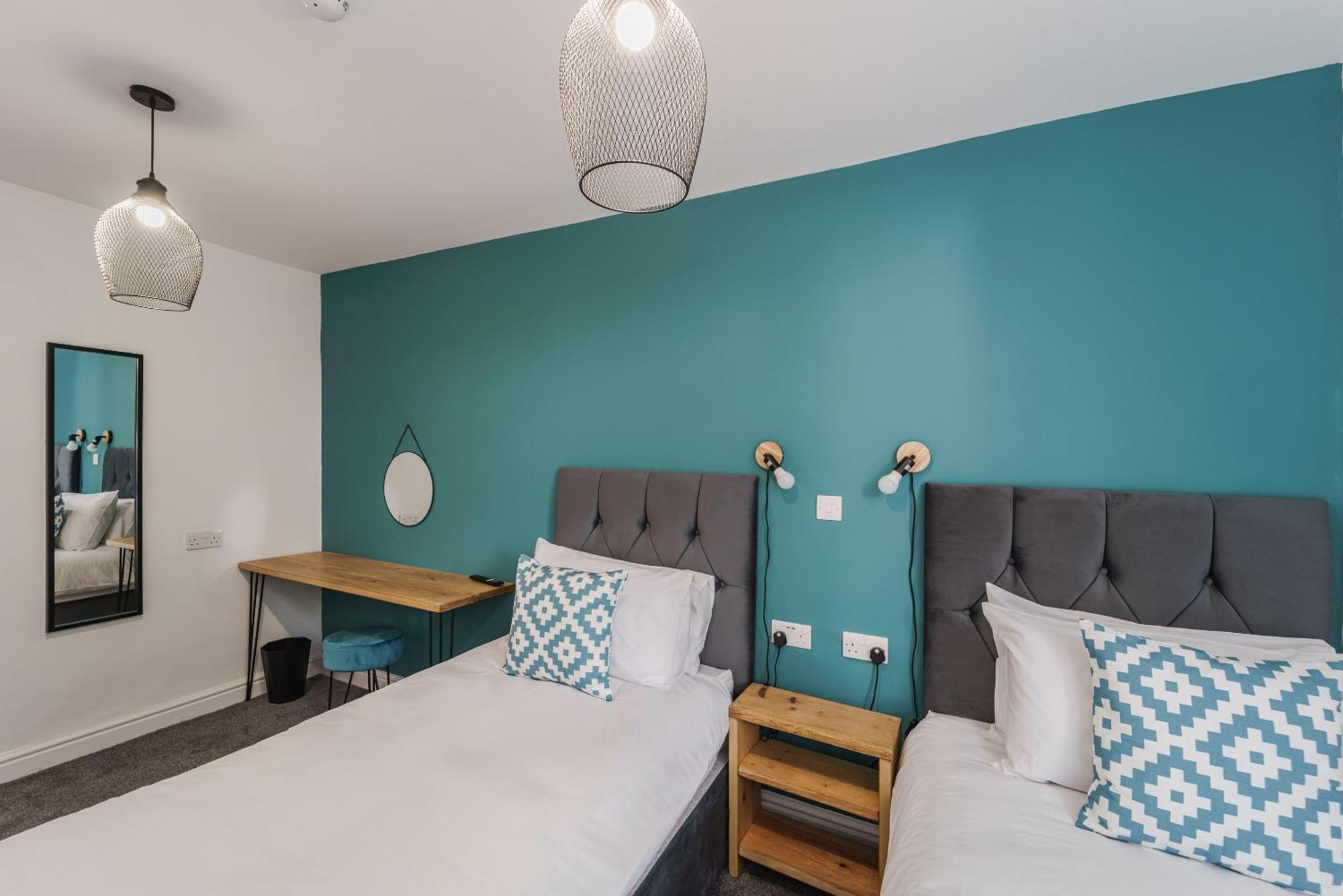 Deluxe Studio Apartments Дербі Екстер'єр фото